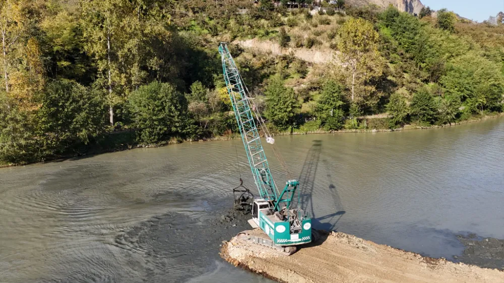 Sera Gölü’nde Dragline İş Makineleri ile Kapsamlı Temizlik Çalışması Başlatıldı