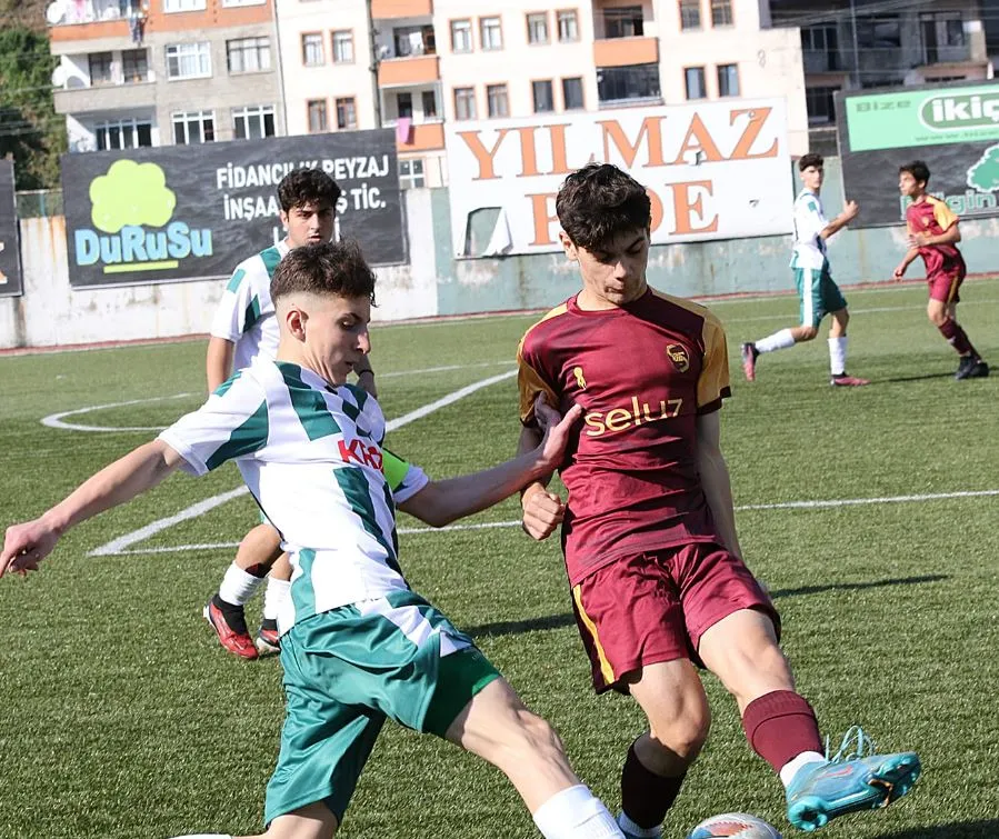 Sürmenespor ve Ofspor U16 Takımları Beraberlikle Ayrıldı