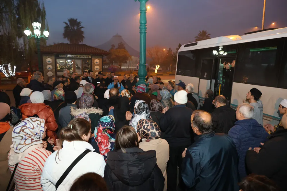 Arhavi Belediyesi Umre Yolcularını Dualarla Uğurladı