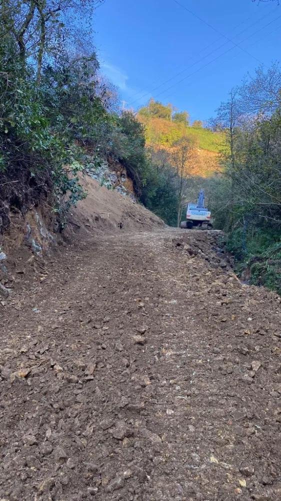 Fındıklı Belediyesi Zorlu Şartlarda Yol Açma Çalışmalarını Tamamladı