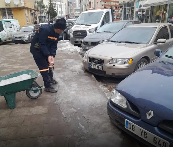 Oltu Belediyesi Karla Mücadele Çalışmalarına Erken Başladı