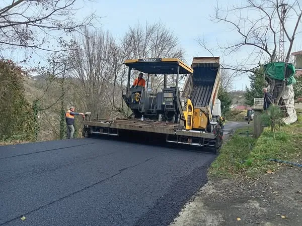 Akçaabat Belediyesi, Yol Bakım ve Onarım Çalışmalarına Devam Ediyor