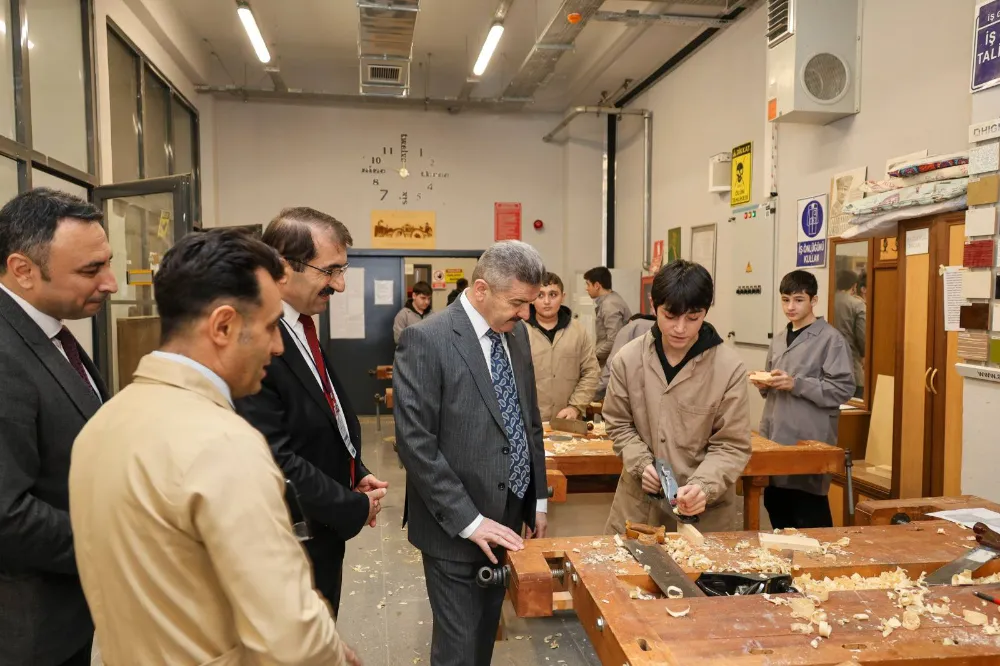 Artvin Valisi TOBB Mesleki ve Teknik Anadolu Lisesi’ni Ziyaret Etti