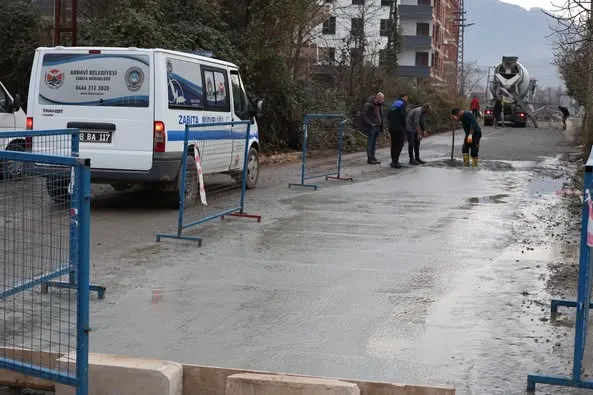 Cumhuriyet Mahallesi Yolu Erol Çarmıklı Caddesi