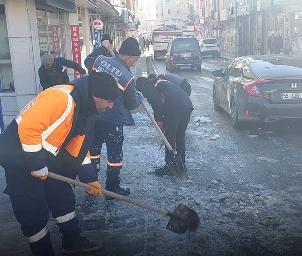 Oltu Belediyesi’nden Kış Mesaisi: Kar ve Buz Temizliği Devam Ediyor