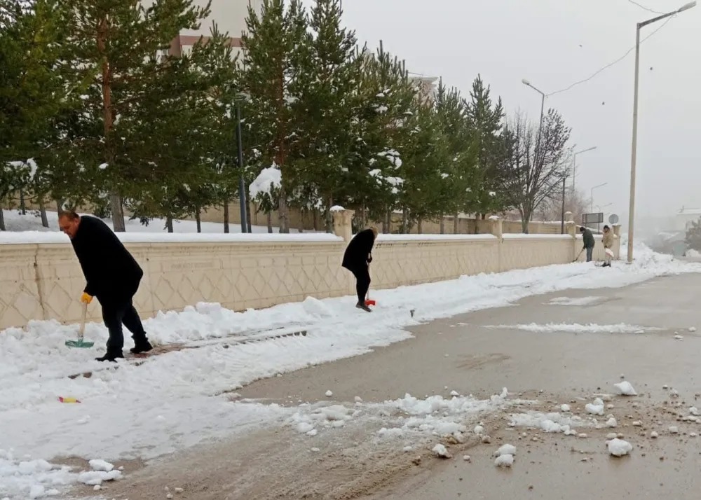 Bayburt Belediyesi Karla Mücadelede Tam Gaz Devam Ediyor