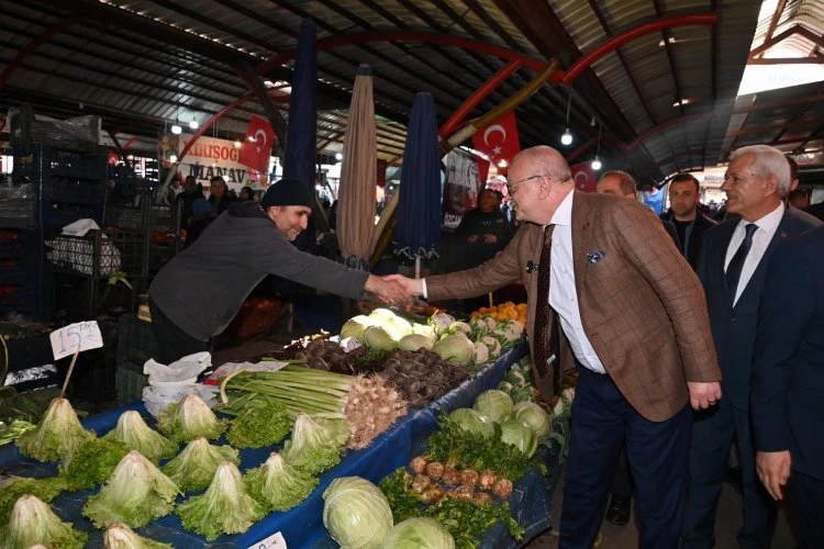 Manisa Alaşehir pazarında başkanlar moral buldu