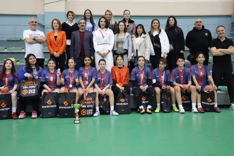 Yıldırım MTAL Kız Futsal Takımı Bursa ikincisi