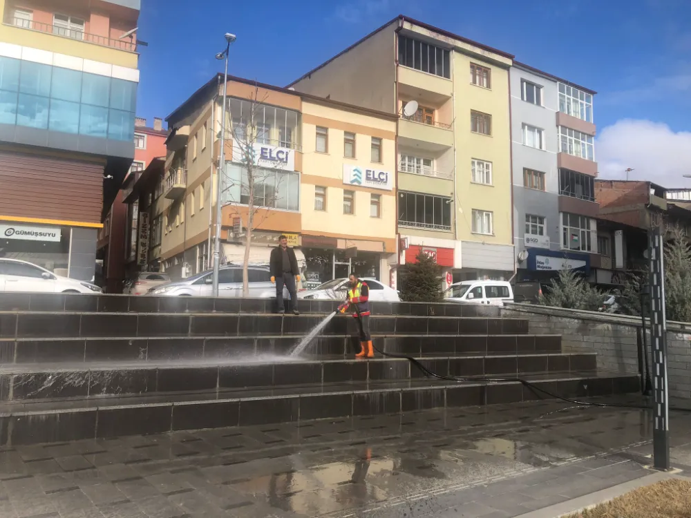 Bayburt Belediyesi Temizlik Ekipleri, Yüksek Sıcaklıkları Değerlendiriyor