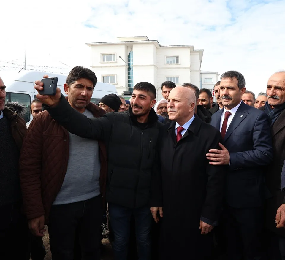 Erzurum Büyükşehir Belediye Başkanı Mehmet Sekmen, Çat ilçesinde Vatandaşlarla Buluştu