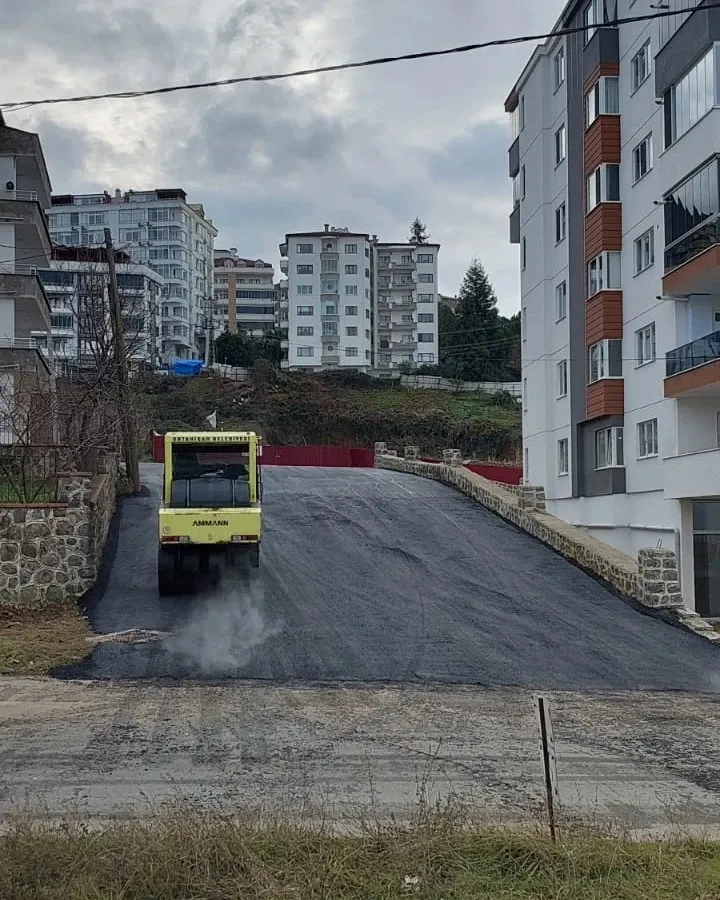 Trabzon Ortahisar Belediyesi, Yol Asfaltlama Çalışmalarını Aralıksız Sürdürüyor