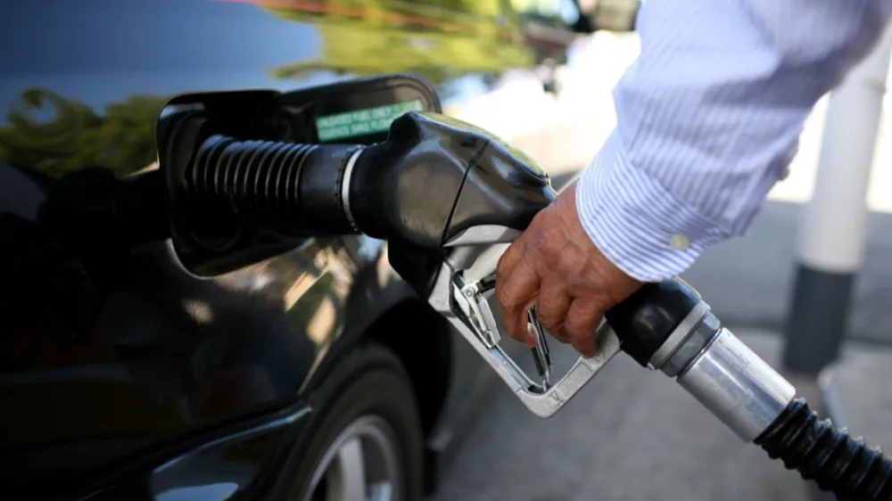 Petrol düştü! Benzine indirim gelecek mi? (3 Şubat 2024 güncel akaryakıt fiyatları)