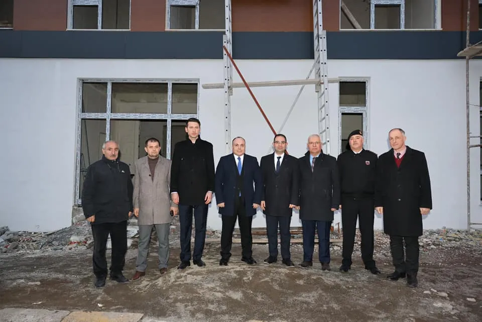 Artvin Valisi Cengiz Ünsal, Kemalpaşa Sağlık Kompleksi İnşaatını İnceledi