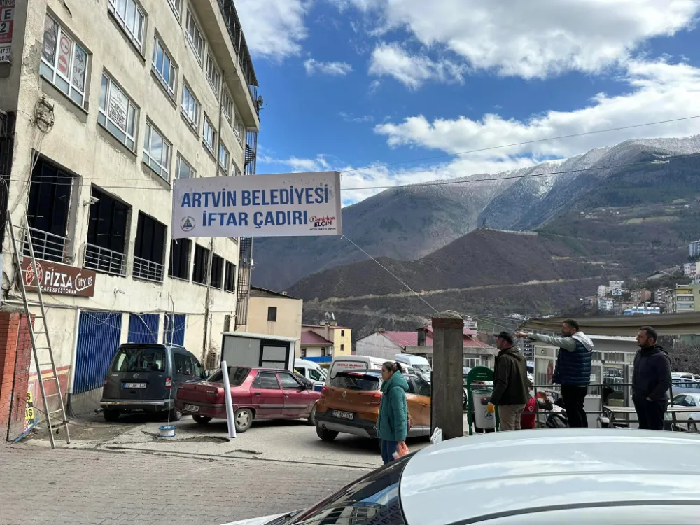 Artvin Belediyesi, Hemşehrileriyle İftar Sofrasını Paylaşıyor