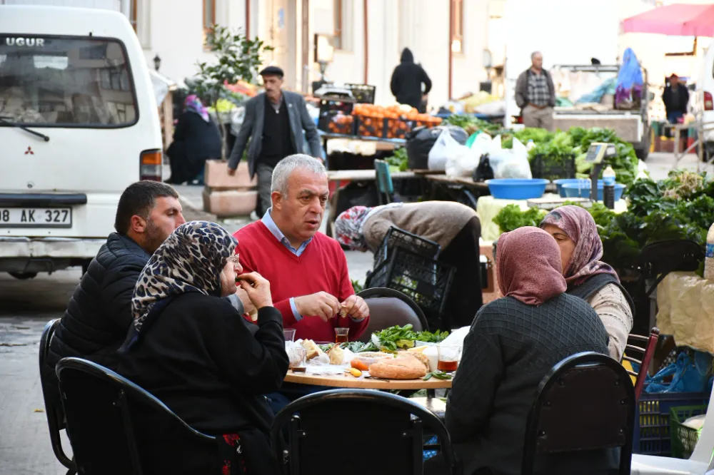 Belediye Başkanı Erdem, Pazarcı Esnafıyla Kahvaltıda Buluştu