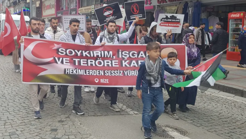 RİZE’DE SESSIZ HEKİMLERDEN PROTESTO EYLEMİ..