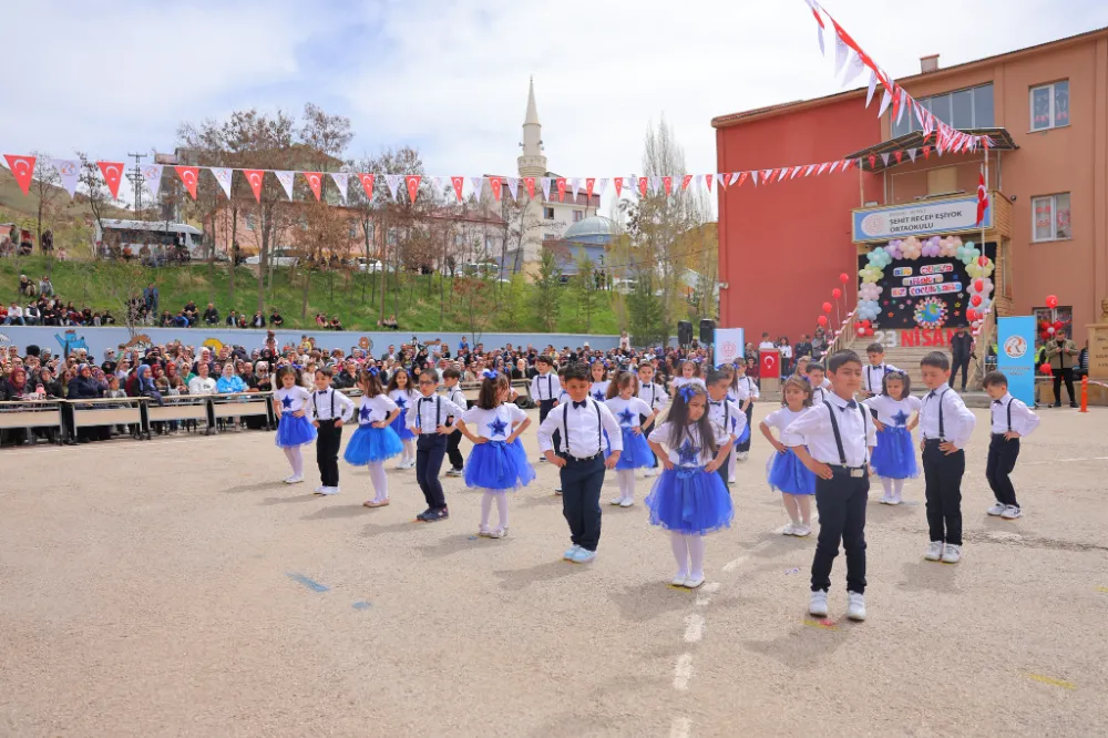 Bayburt İl Jandarma Komutanlığı, Mutlu İlkokulu Öğrencilerini 23 Nisan