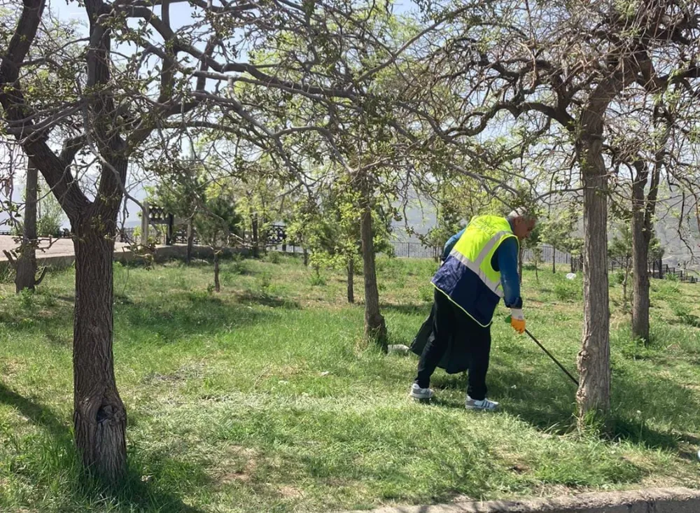 Bayburt Belediyesi Temizlik ve Bakım Çalışmalarıyla Şehri Güzelleştiriyor