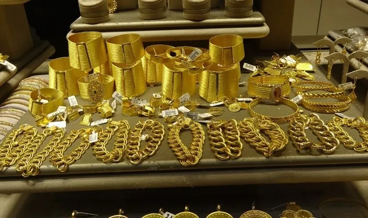 Altın fiyatlarında düşüş Gram altın, çeyrek altın, Cumhuriyet altını ne kadar oldu? 8 Nisan 2024 altın fiyatları...