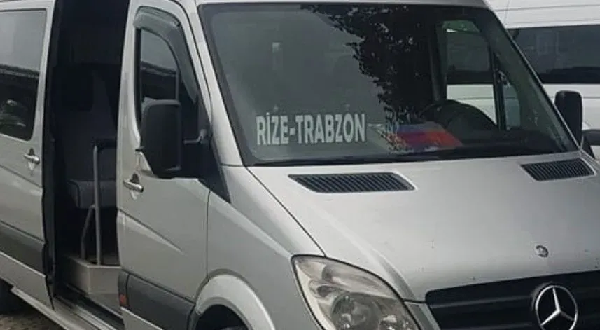 Rize-Trabzon Minibüs Kooperatifi Üyeleri Korsan Taşımacılığı Protesto Etti