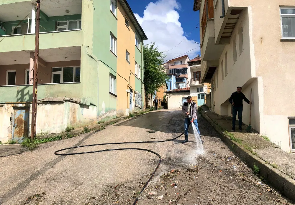 Bayburt Belediyesi Temizlik İşleri Müdürlüğü Ekipleri Hızla Çalışıyor