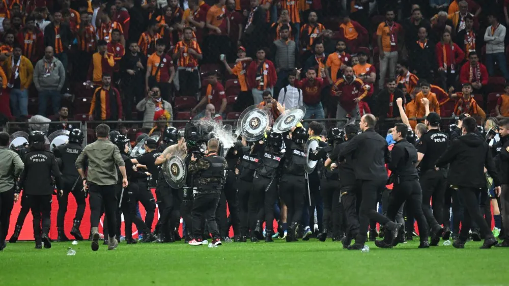 Olaylı Galatasaray-Fenerbahçe derbisiyle ilgili 3 kişi ifade için adliyede