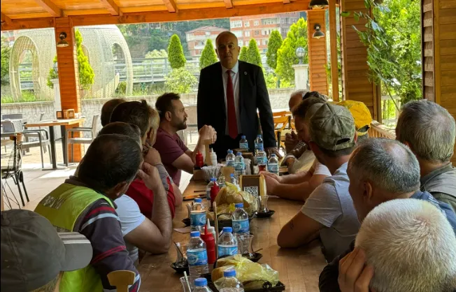 Borçka Belediye Başkanı Ercan Orhan, Çalışanlarla Kahvaltıda Buluştu