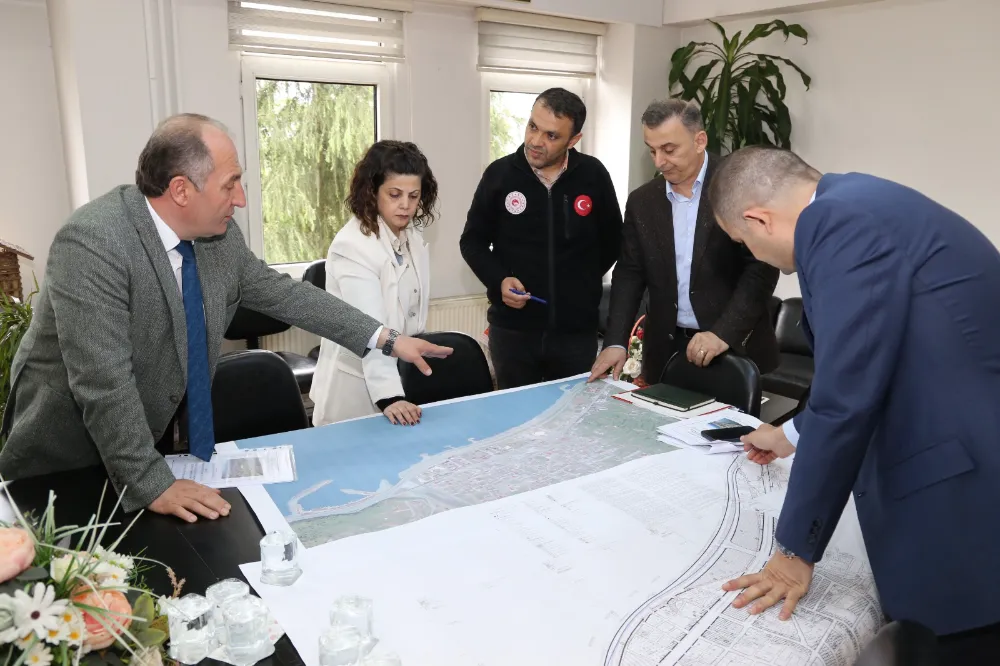 Arhavi Belediye Başkanı Ataselim, Sahil Alanı Çalışmaları Hakkında Bilgi Aldı