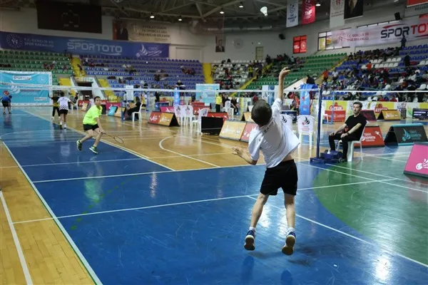 Rize’de 13 yaş altı Türkiye Badminton Şampiyonası başladı