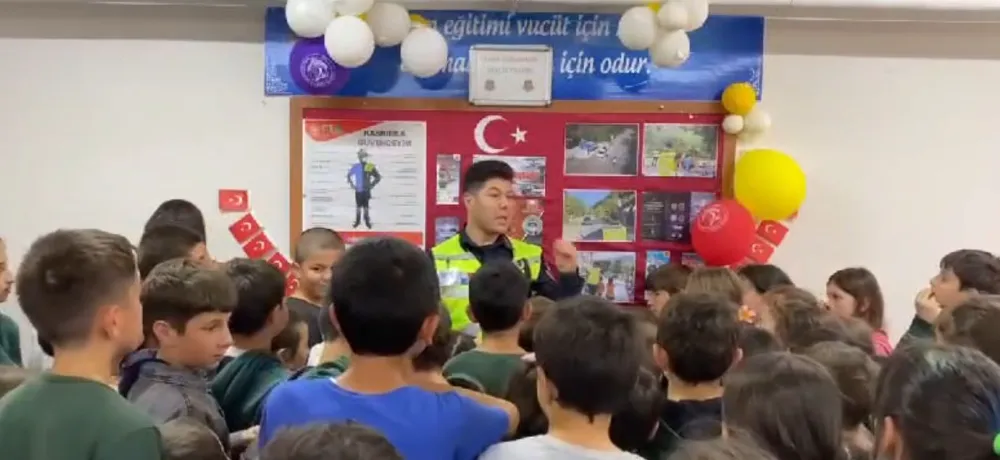 Hopa Jandarma Trafik Timleri, Çocuklara Trafik Kurallarını Öğretiyor