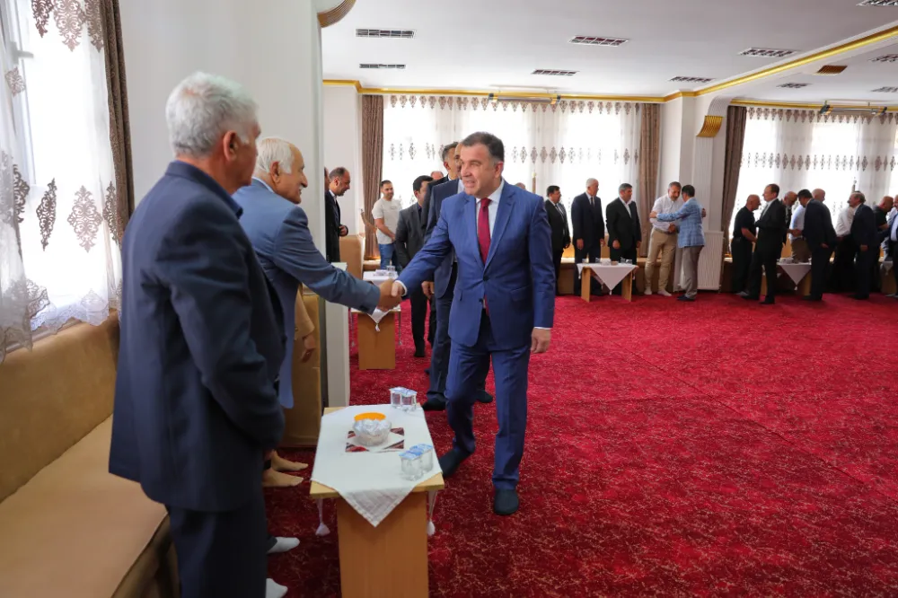 Bayburt Valisi Mustafa Eldivan, Tuzcuzade Mahalle Odası’ndaki Bayramlaşma Törenine Katıldı