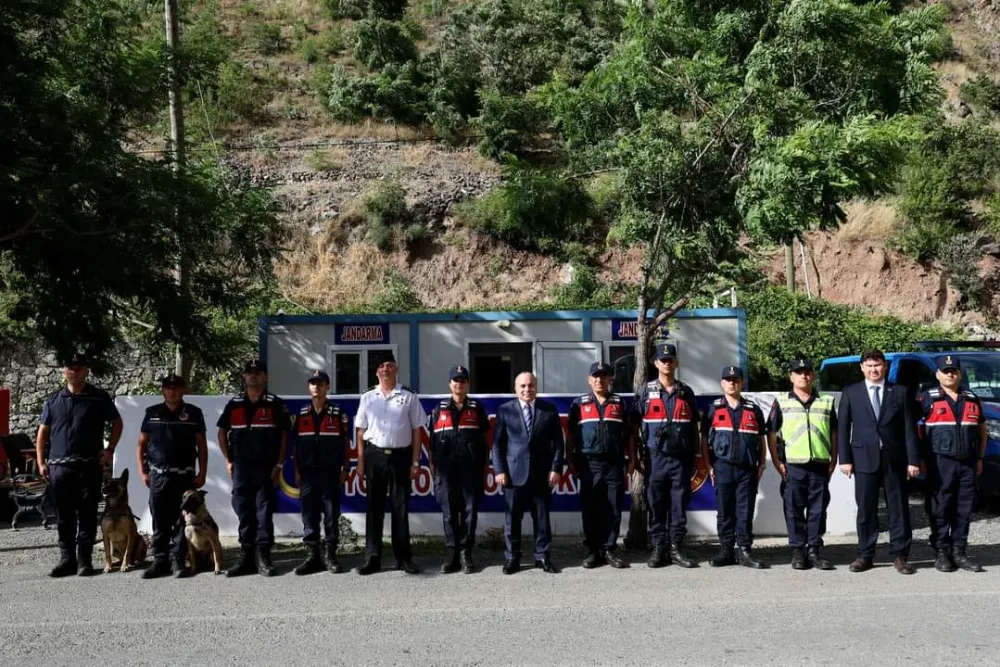 Emniyet ve Jandarma Personeline Bayram Teşekkürü: Artvin Valisi Sahada