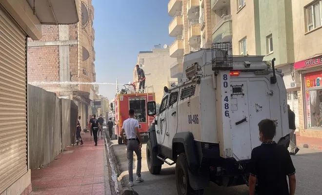 Mardin’de boş bir alanda çıkan yangın kısa sürede çevreye yayıldı