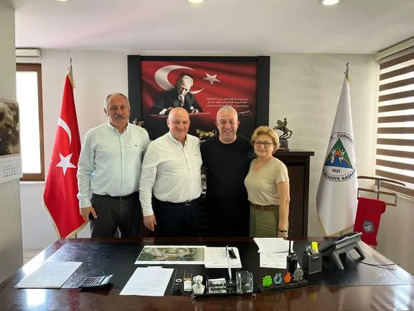 TBMM İdare Amiri Uğur Bayraktutan ve CHP İl Başkanı Orhan Atan, Artvin Belediye Başkanı Bilgehan Erdem’i Ziyaret Etti