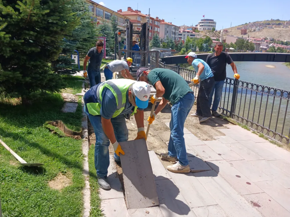 Bayburt Belediyesi, Park ve Yürüyüş Yolu Yenileme Çalışmalarına Devam Ediyor