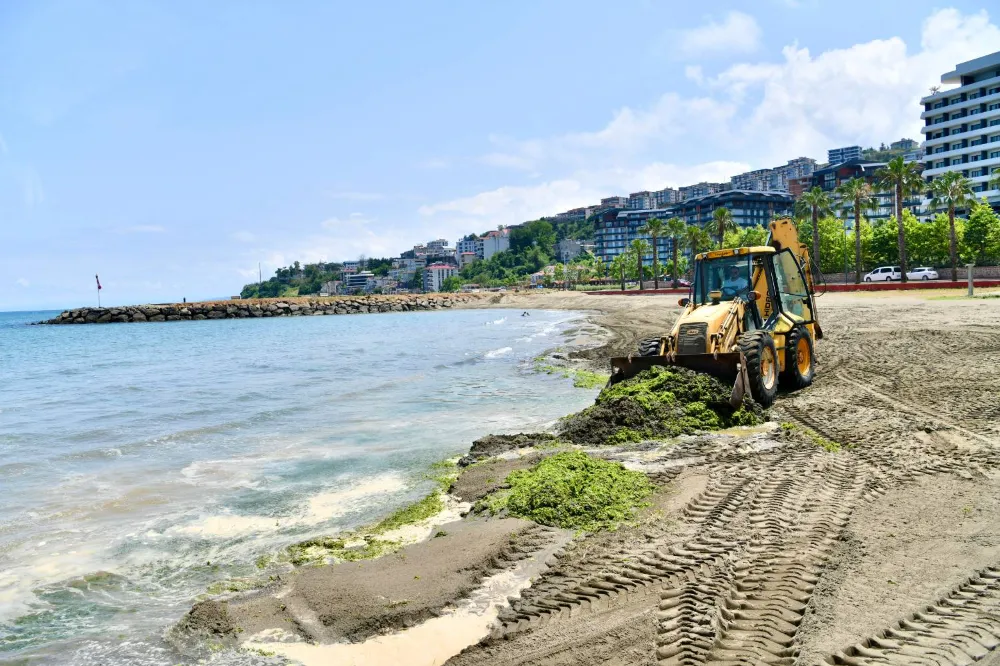 Yalıncak Plajı Temizliği Göz Kamaştırıyor