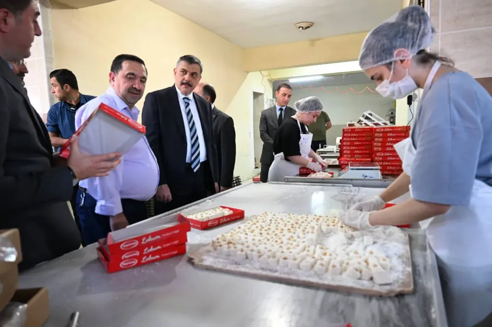 Erzurum Valisi Mustafa Çiftçi, Seval Şekerleme Fabrikasını Ziyaret Etti