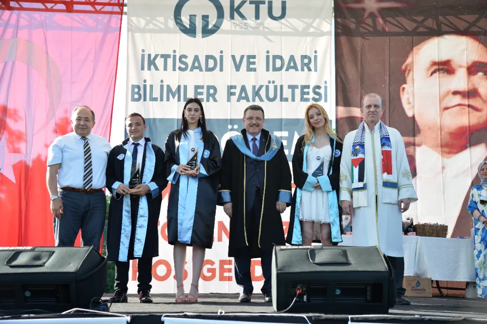 Trabzon Büyükşehir Belediye Başkanı Ahmet Metin Genç, KTÜ Mezuniyet Töreninde Gençlerle Buluştu