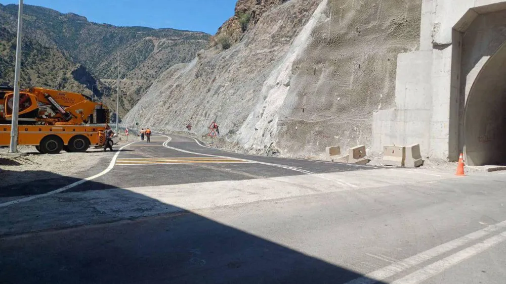 Artvin-Yusufeli yolunda çökme yaşanan tünel ulaşıma kapatıldı