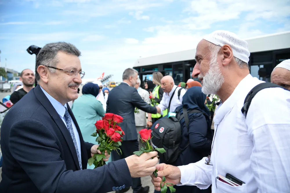Başkan Genç, Hacılarla Trabzon Havalimanı