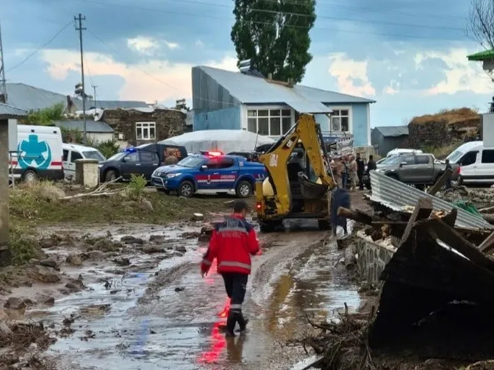 Karayazı’da Selin Yıkıcı Etkisi: 1 Ölü, 4 Yaralı, 95 Hayvan Telef Oldu