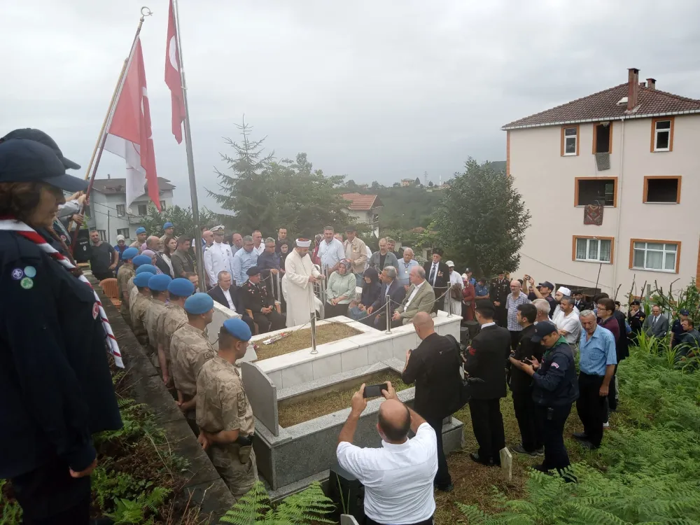 15 TEMMUZ ŞEHİDİ  MEZARI BAŞINDA ANILDI…