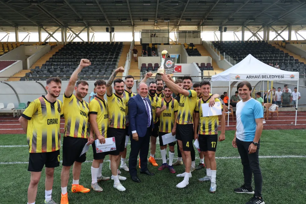 Arhavi İlçe Stadı’nda Heyecan Doruktaydı: Halı Saha Futbol Turnuvası Finali Gerçekleşti