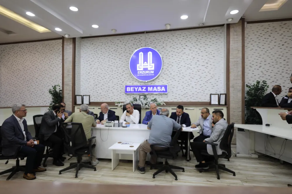 Erzurum Büyükşehir Belediyesi Halk Günü’nde Vatandaşların Taleplerini Dinledi