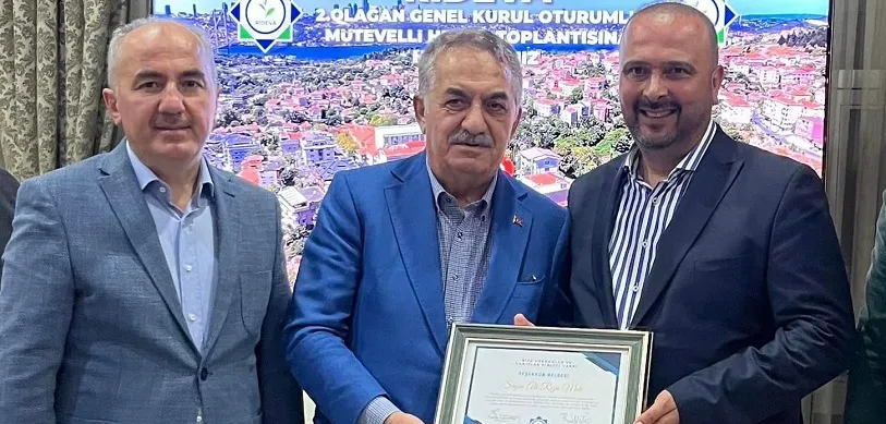 Saffet Mete’ye RİDEVA’ dan Plaket