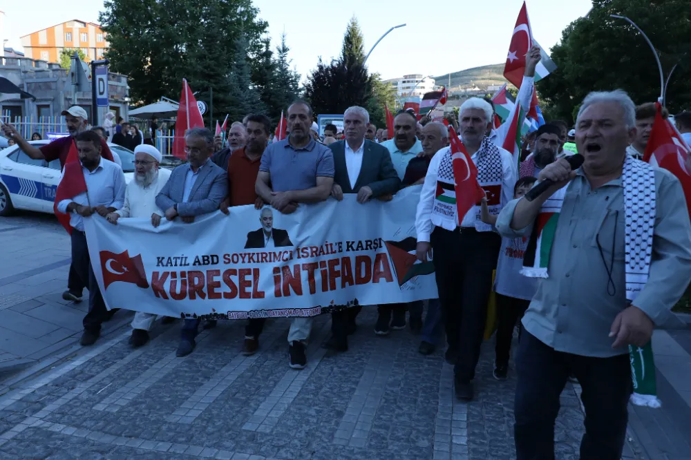 Bayburt’ta Filistin İçin Yürüyüş: “Katil İsrail, Filistin’den Defol” Sloganları Atıldı