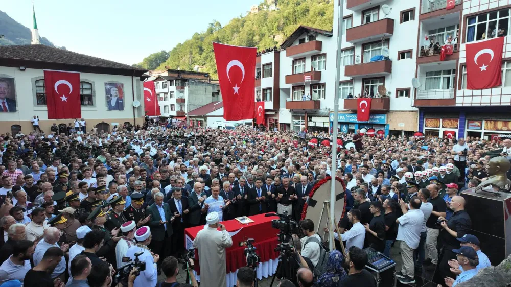 Trabzon Şehidini Uğurladı