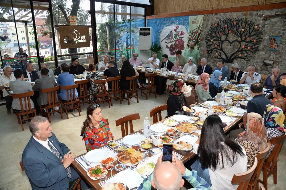 Tarihî Mahallede Lezzet ve Dayanışma Rüzgarı