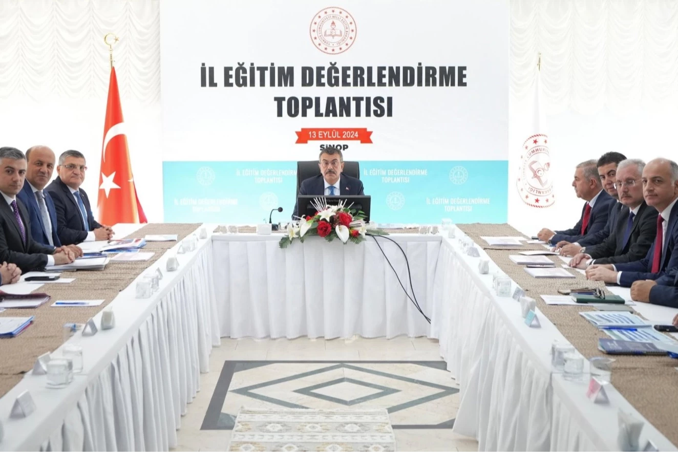 Bakan Tekin, eğitimi Sinop