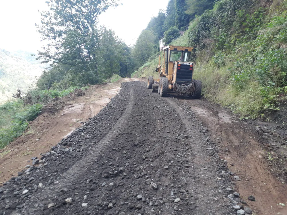 Beşikdüzü Belediyesi’nden Mahallelerde Yol Bakım ve Onarım Çalışmaları